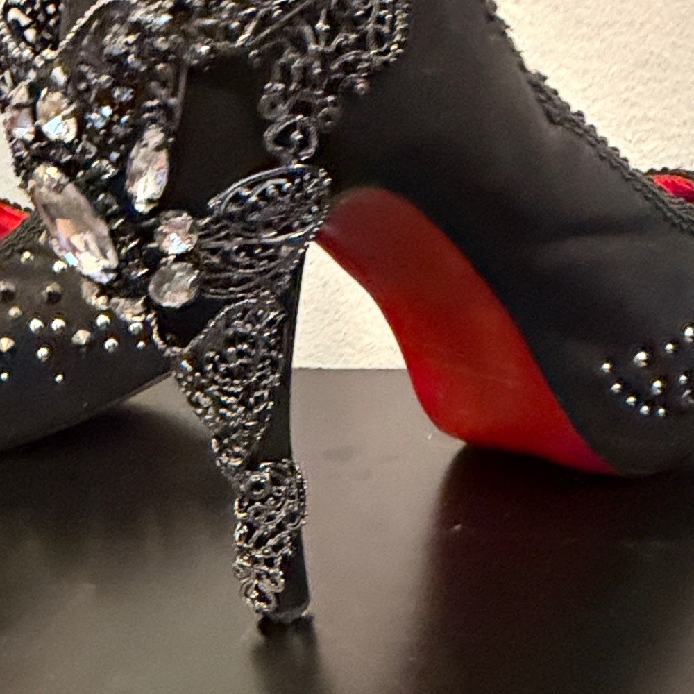 Black crystal
Studded Women's high heel Shoes - Picture 9 of 17